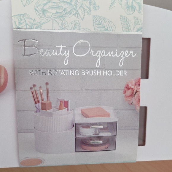 White Makeup Organizer NWT with Vince Camuto Luxury Brush Bundle - Picture 4 of 7